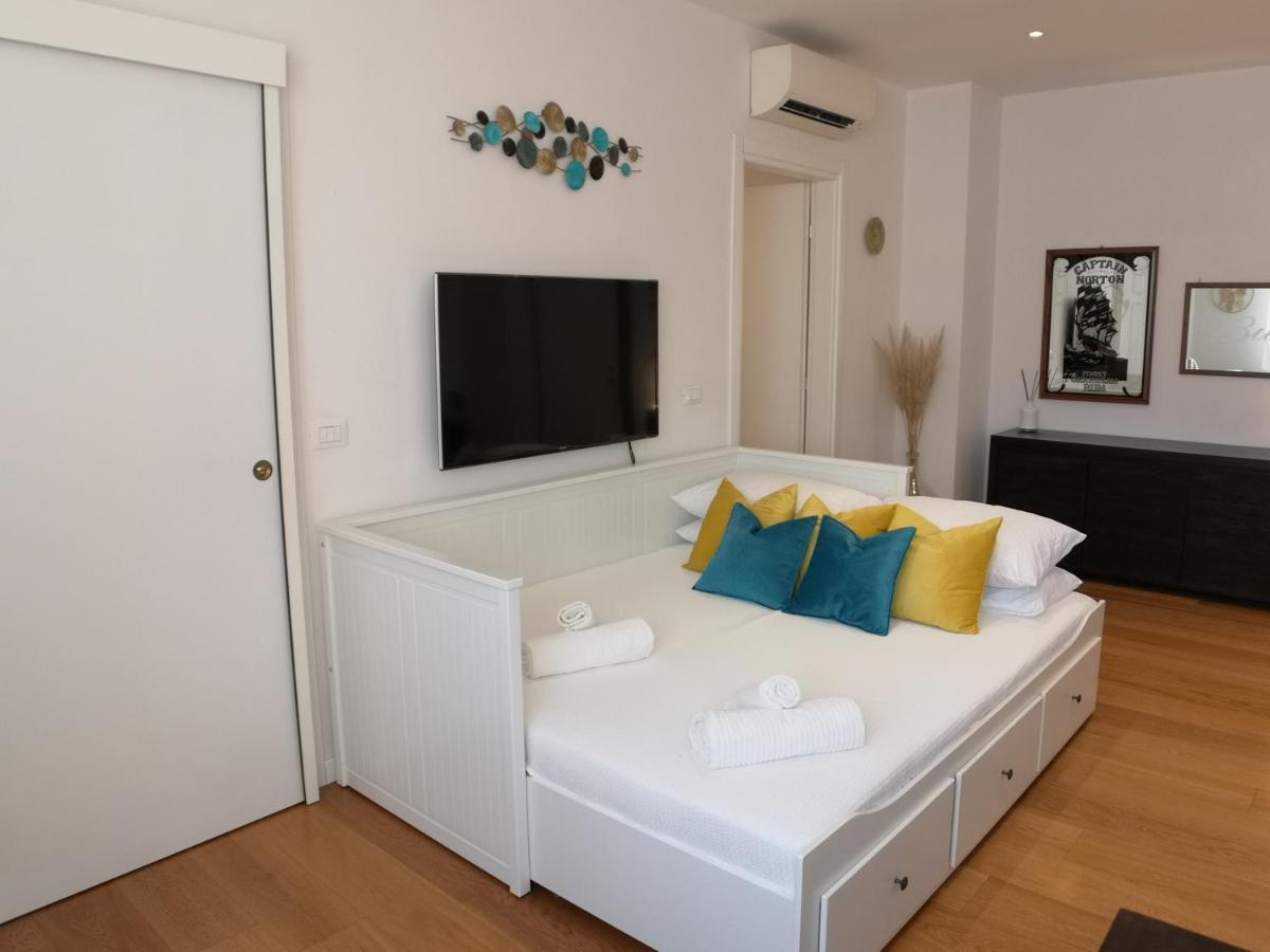 Convenient Family Apt With Private Parking Mestre Buitenkant foto
